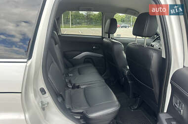 Внедорожник / Кроссовер Mitsubishi Outlander XL 2010 в 