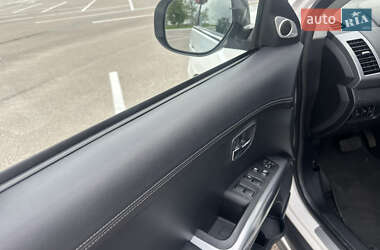 Внедорожник / Кроссовер Mitsubishi Outlander XL 2010 в 