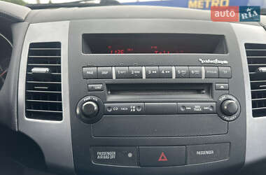 Внедорожник / Кроссовер Mitsubishi Outlander XL 2010 в 