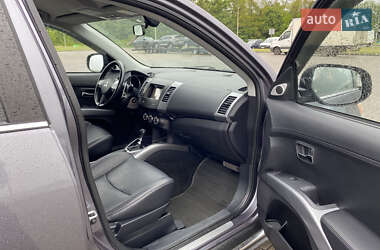 Внедорожник / Кроссовер Mitsubishi Outlander XL 2009 в 