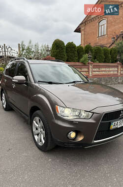 Внедорожник / Кроссовер Mitsubishi Outlander XL 2012 в 