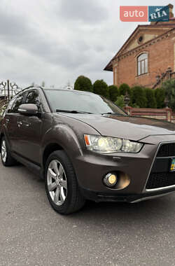 Внедорожник / Кроссовер Mitsubishi Outlander XL 2012 в 