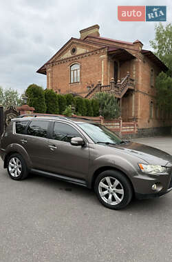 Внедорожник / Кроссовер Mitsubishi Outlander XL 2012 в 