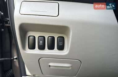 Внедорожник / Кроссовер Mitsubishi Outlander XL 2011 в 