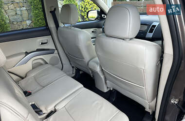 Внедорожник / Кроссовер Mitsubishi Outlander XL 2011 в 