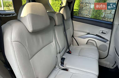 Внедорожник / Кроссовер Mitsubishi Outlander XL 2011 в 