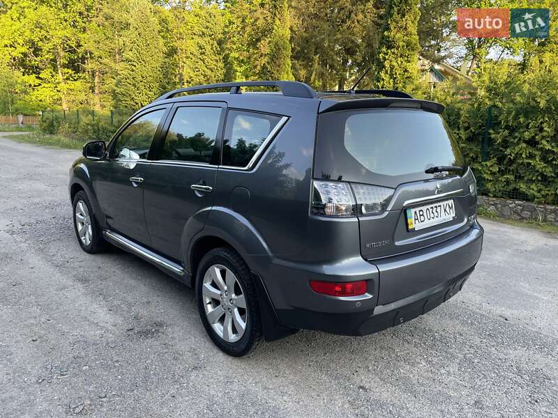 Внедорожник / Кроссовер Mitsubishi Outlander XL 2011 в Виннице