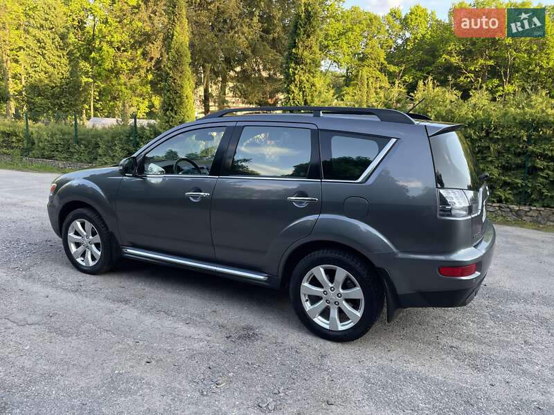 Внедорожник / Кроссовер Mitsubishi Outlander XL 2011 в Виннице