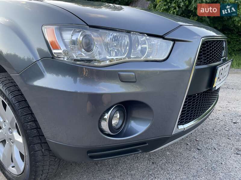 Внедорожник / Кроссовер Mitsubishi Outlander XL 2011 в Виннице
