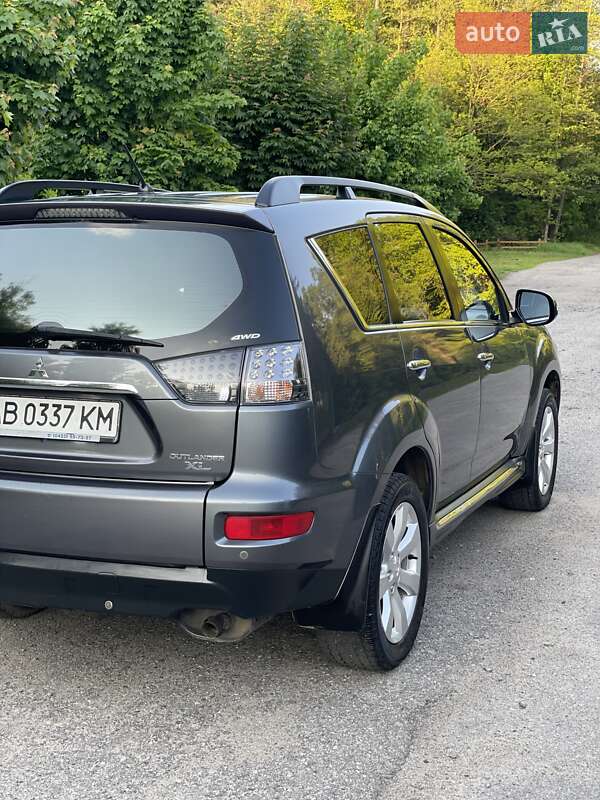 Внедорожник / Кроссовер Mitsubishi Outlander XL 2011 в Виннице