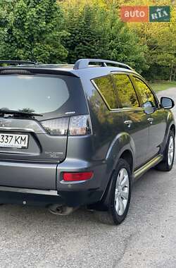 Внедорожник / Кроссовер Mitsubishi Outlander XL 2011 в 