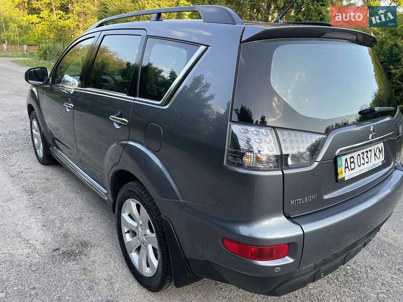 Внедорожник / Кроссовер Mitsubishi Outlander XL 2011 в Виннице