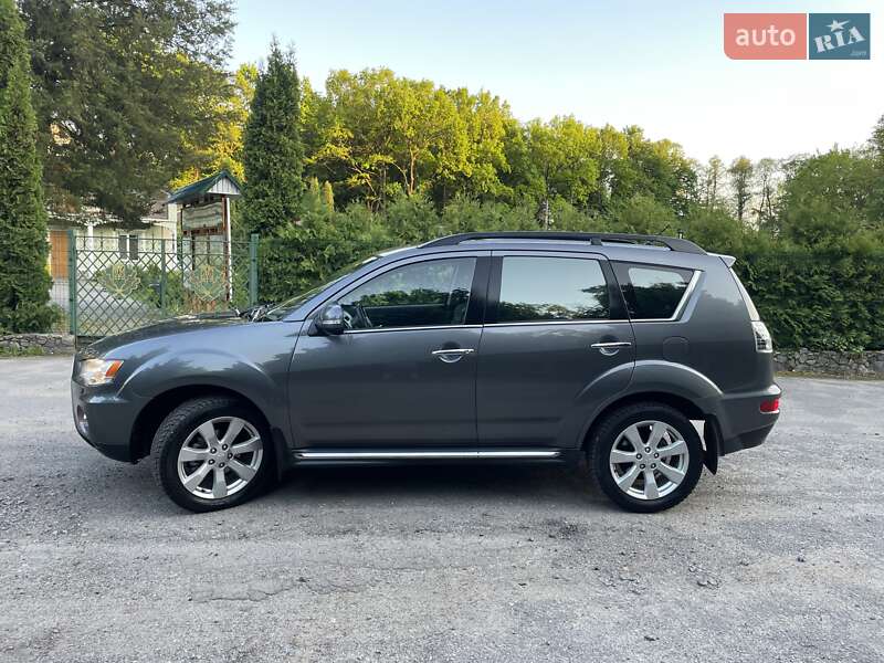 Внедорожник / Кроссовер Mitsubishi Outlander XL 2011 в Виннице