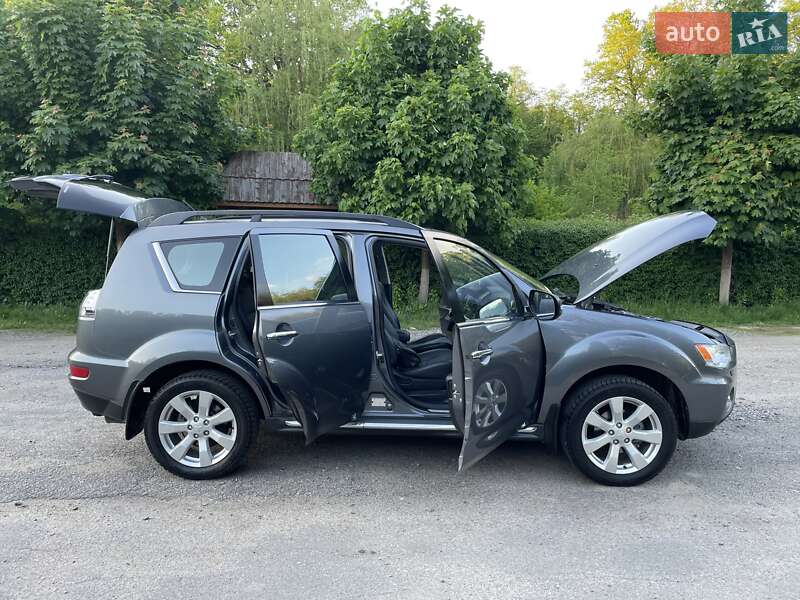 Внедорожник / Кроссовер Mitsubishi Outlander XL 2011 в Виннице