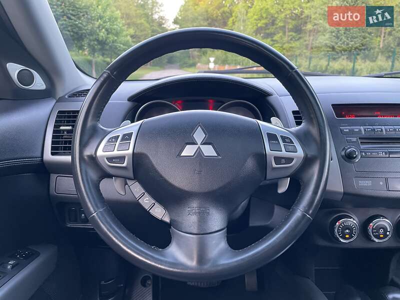 Внедорожник / Кроссовер Mitsubishi Outlander XL 2011 в Виннице