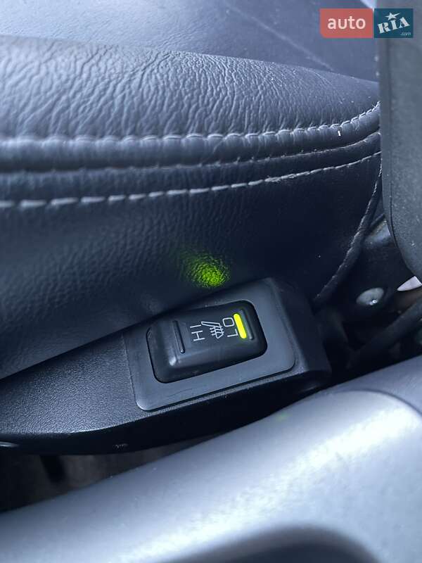 Внедорожник / Кроссовер Mitsubishi Outlander XL 2011 в Виннице