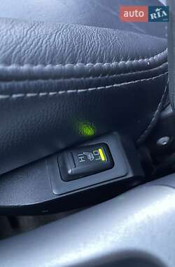 Внедорожник / Кроссовер Mitsubishi Outlander XL 2011 в 