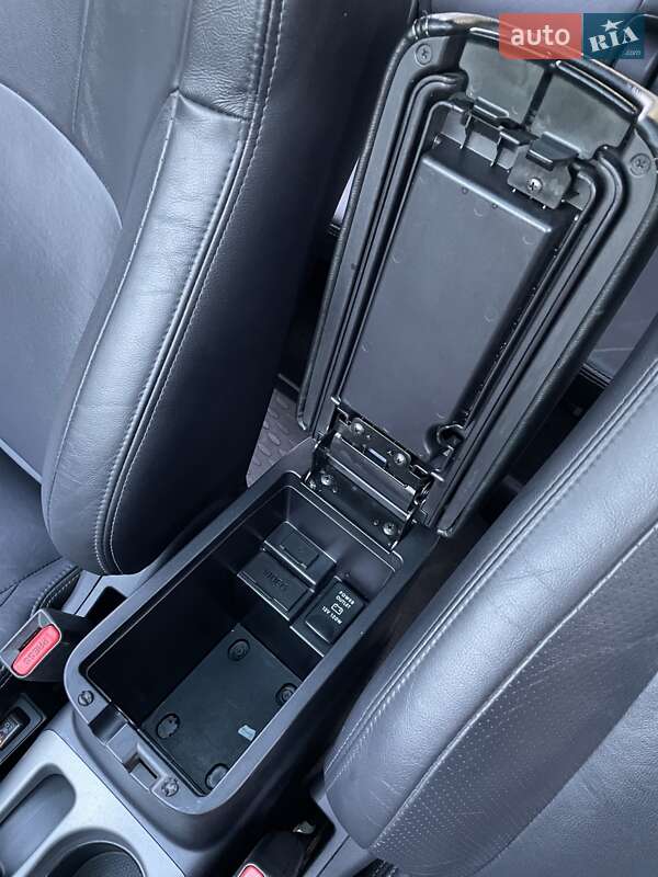 Внедорожник / Кроссовер Mitsubishi Outlander XL 2011 в Виннице