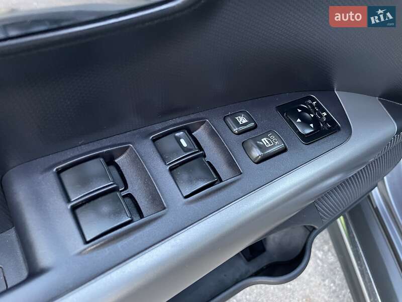 Внедорожник / Кроссовер Mitsubishi Outlander XL 2011 в Виннице