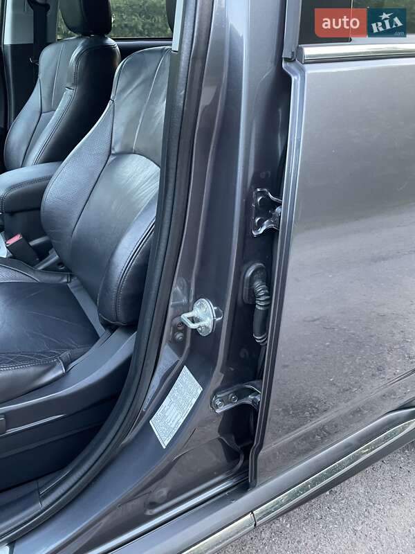 Внедорожник / Кроссовер Mitsubishi Outlander XL 2011 в Виннице