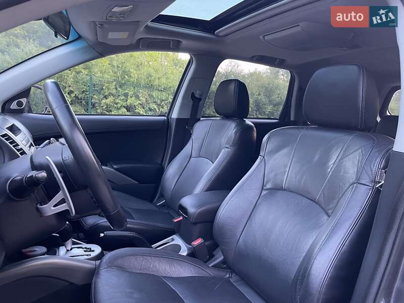 Внедорожник / Кроссовер Mitsubishi Outlander XL 2011 в Виннице