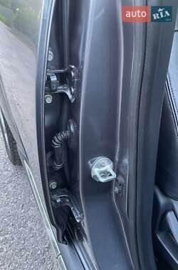 Внедорожник / Кроссовер Mitsubishi Outlander XL 2011 в 