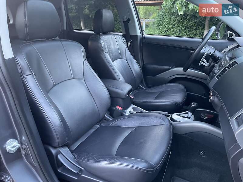 Внедорожник / Кроссовер Mitsubishi Outlander XL 2011 в Виннице