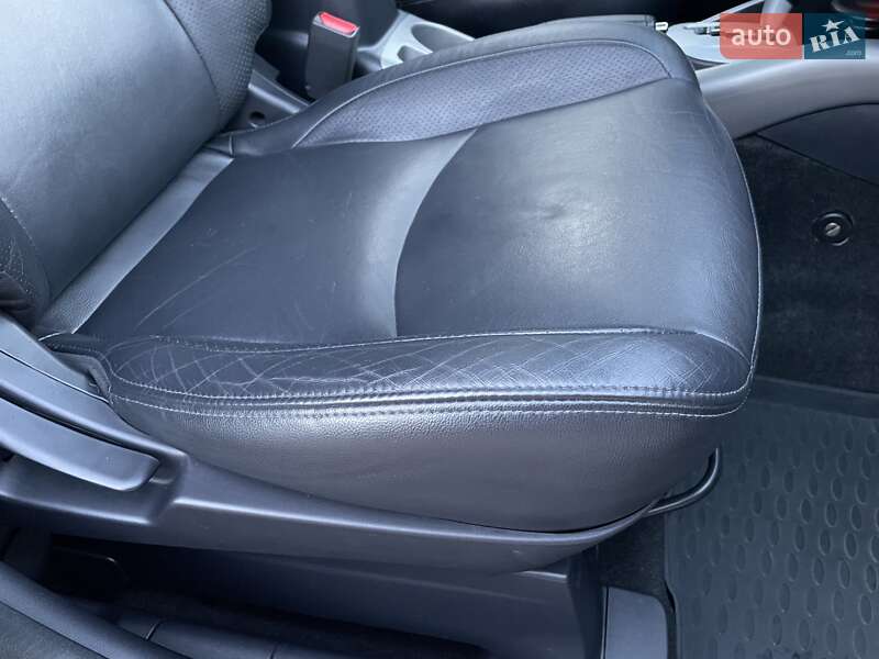 Внедорожник / Кроссовер Mitsubishi Outlander XL 2011 в Виннице