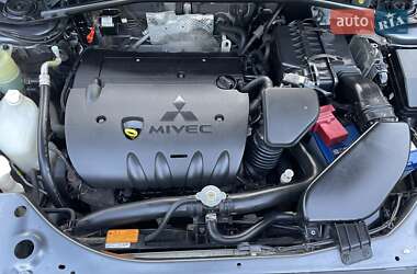 Внедорожник / Кроссовер Mitsubishi Outlander XL 2011 в 