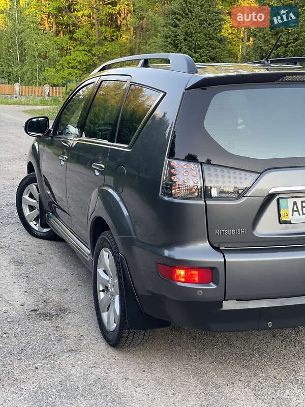 Внедорожник / Кроссовер Mitsubishi Outlander XL 2011 в Виннице