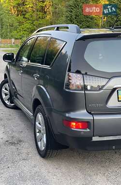 Внедорожник / Кроссовер Mitsubishi Outlander XL 2011 в 