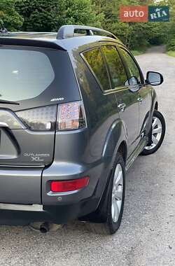 Внедорожник / Кроссовер Mitsubishi Outlander XL 2011 в 