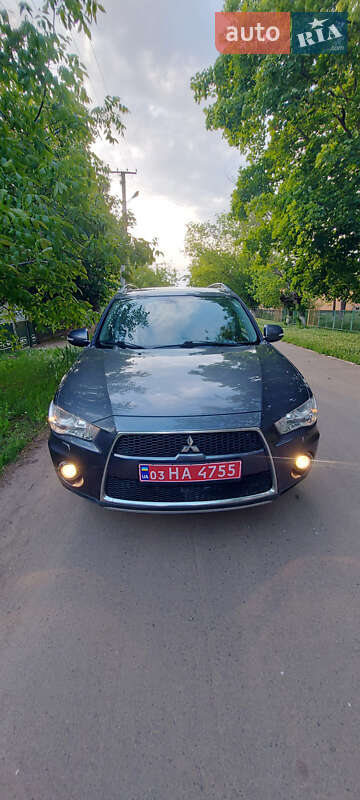 Позашляховик / Кросовер Mitsubishi Outlander XL 2010 в Білгороді-Дністровському