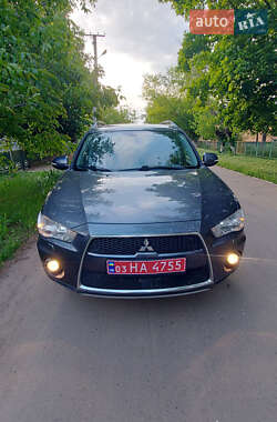 Внедорожник / Кроссовер Mitsubishi Outlander XL 2010 в 