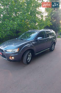 Внедорожник / Кроссовер Mitsubishi Outlander XL 2010 в 