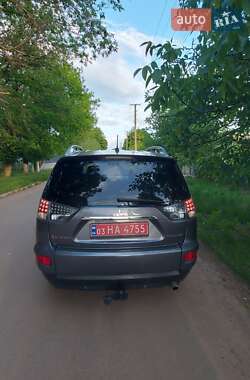 Внедорожник / Кроссовер Mitsubishi Outlander XL 2010 в 
