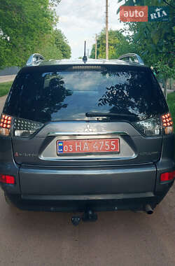 Внедорожник / Кроссовер Mitsubishi Outlander XL 2010 в 