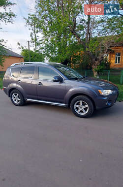 Внедорожник / Кроссовер Mitsubishi Outlander XL 2010 в 
