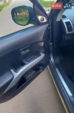 Внедорожник / Кроссовер Mitsubishi Outlander XL 2010 в 