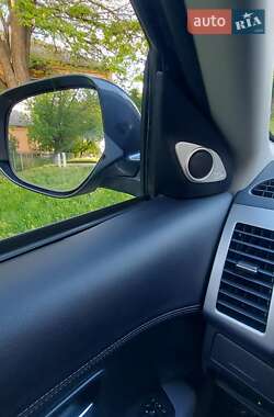 Внедорожник / Кроссовер Mitsubishi Outlander XL 2010 в 