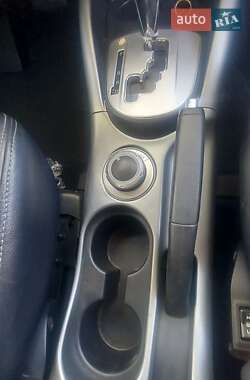 Внедорожник / Кроссовер Mitsubishi Outlander XL 2010 в 