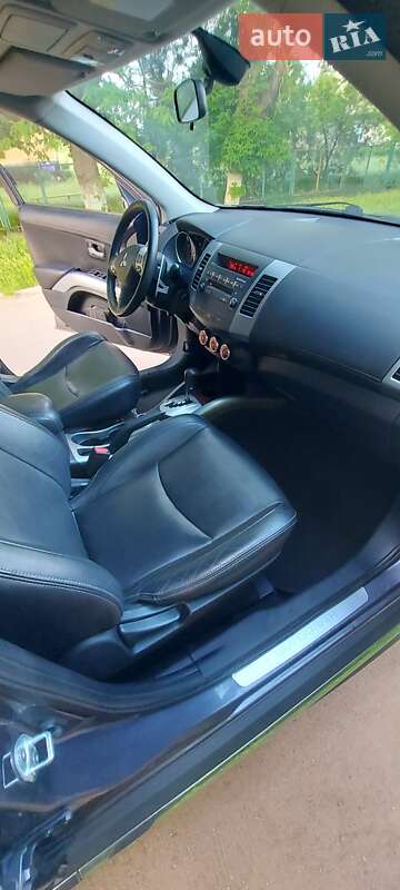 Позашляховик / Кросовер Mitsubishi Outlander XL 2010 в Білгороді-Дністровському