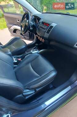 Внедорожник / Кроссовер Mitsubishi Outlander XL 2010 в 