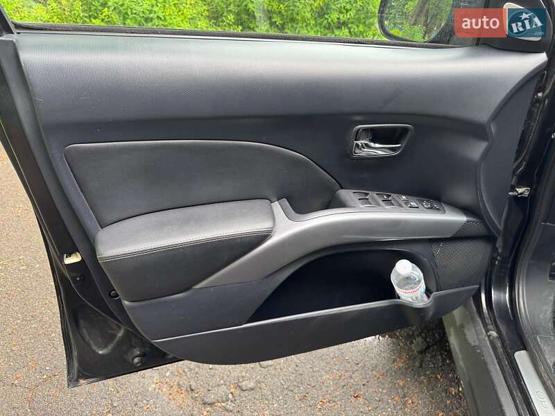 Внедорожник / Кроссовер Mitsubishi Outlander XL 2008 в Киеве