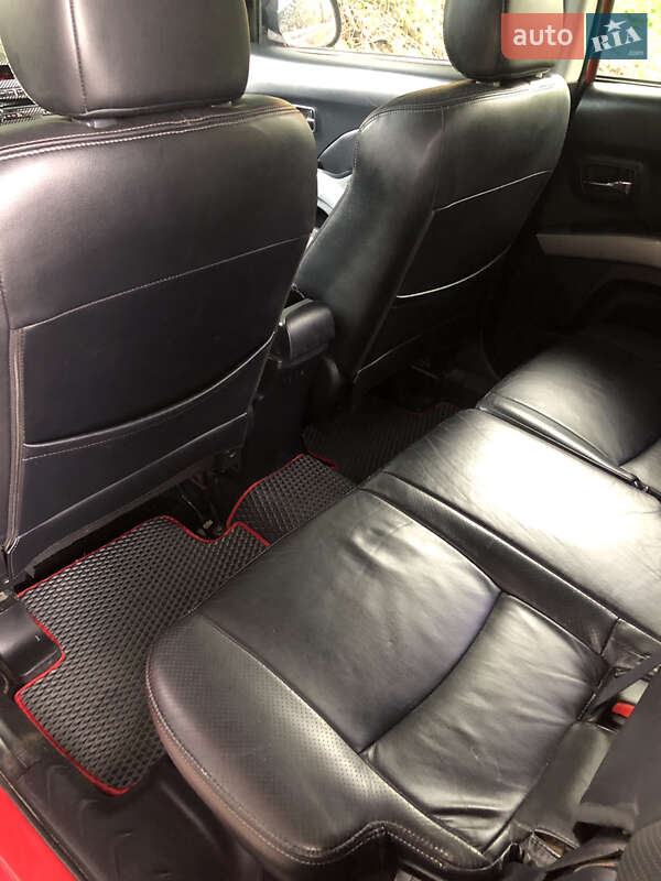 Позашляховик / Кросовер Mitsubishi Outlander XL 2008 в Рівному