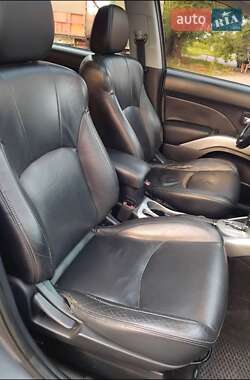Внедорожник / Кроссовер Mitsubishi Outlander XL 2007 в 