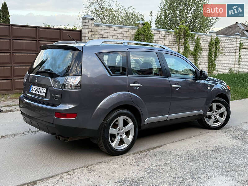 Позашляховик / Кросовер Mitsubishi Outlander XL 2008 в Харкові