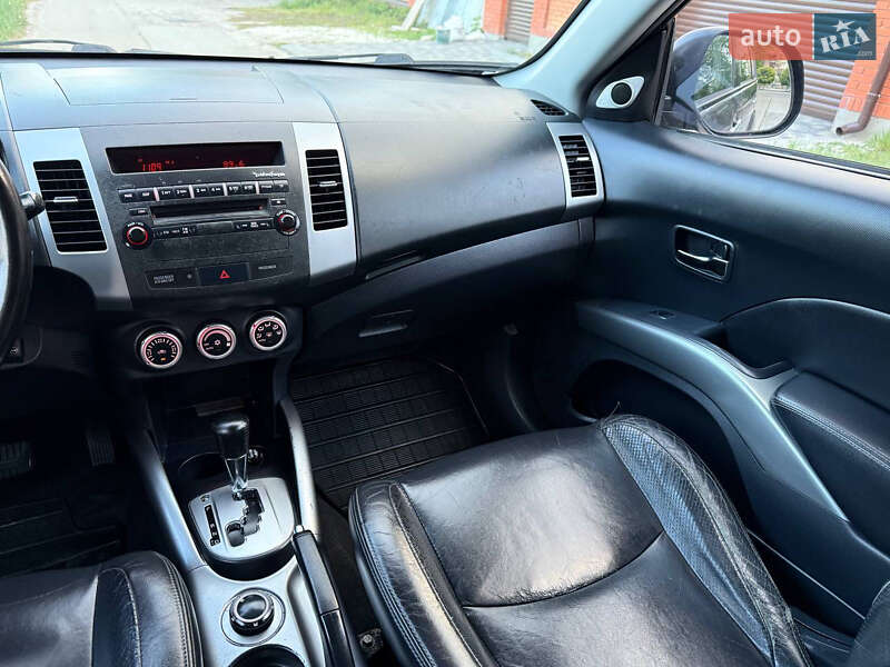 Позашляховик / Кросовер Mitsubishi Outlander XL 2008 в Харкові