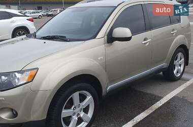 Позашляховик / Кросовер Mitsubishi Outlander XL 2008 в Києві