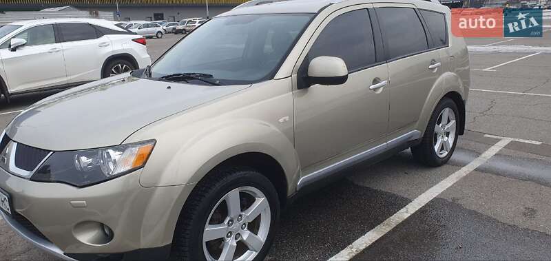 Внедорожник / Кроссовер Mitsubishi Outlander XL 2008 в Киеве